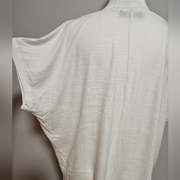 Batwing sleeve white top, size 8 - Picture 6 of 8
